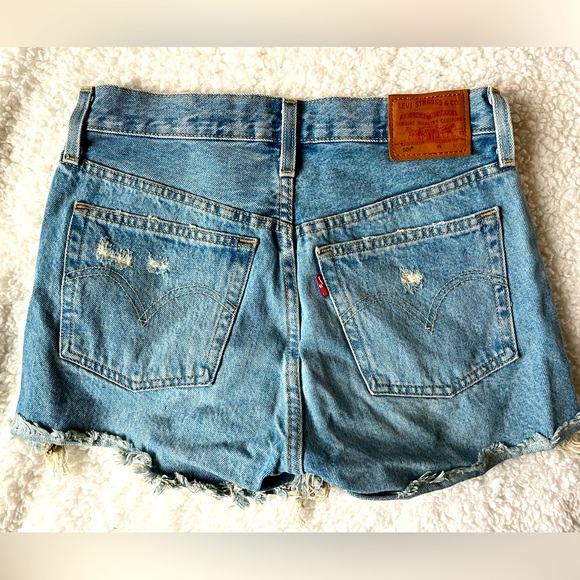 Distressed Cut off denim shorts / California closet staple! - Picture 2 of 3